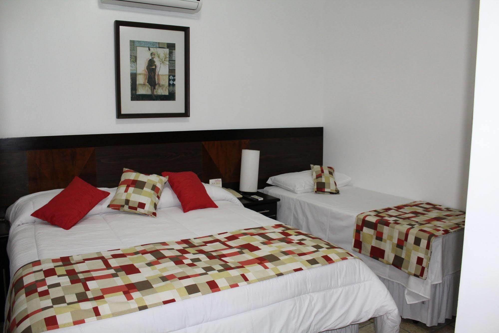 Hotel Dom Henrique Timóteo المظهر الخارجي الصورة